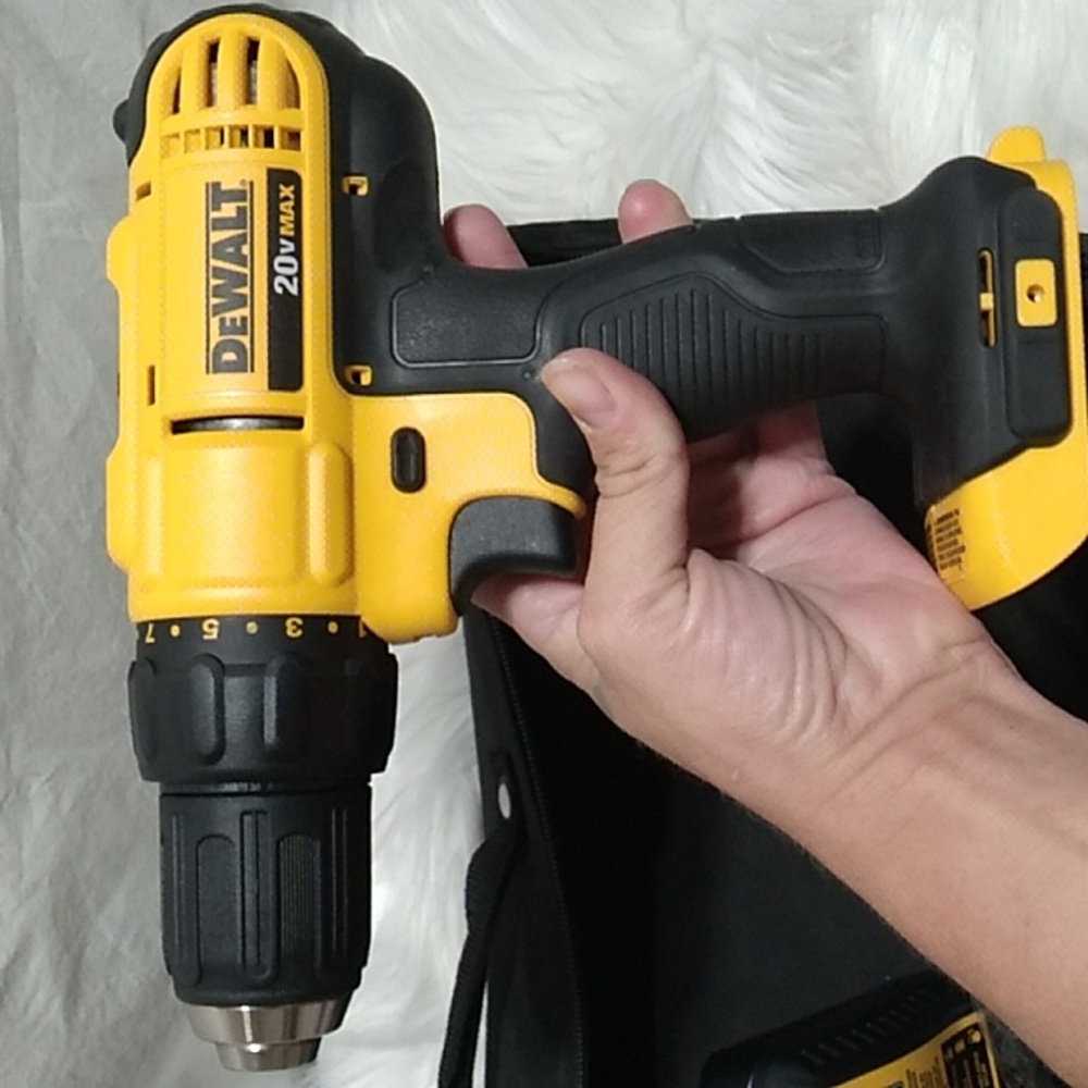 Dewalt 20V Combo Drill Sawzall 2 Batteries 1 Charger Only Sawzall Used - Picture 3 of 16